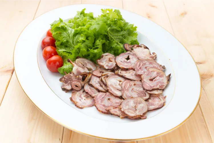 のど軟骨スモーク　盛り付け例