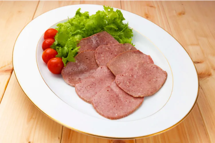 ダチョウフライシュケーゼ　盛り付け例